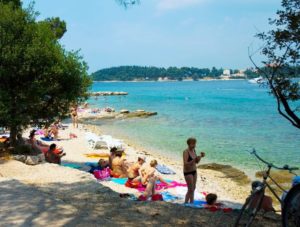 Rovinj-pláž Lone-Chorvátsko Dovolenka Chorvátsko s deťmi