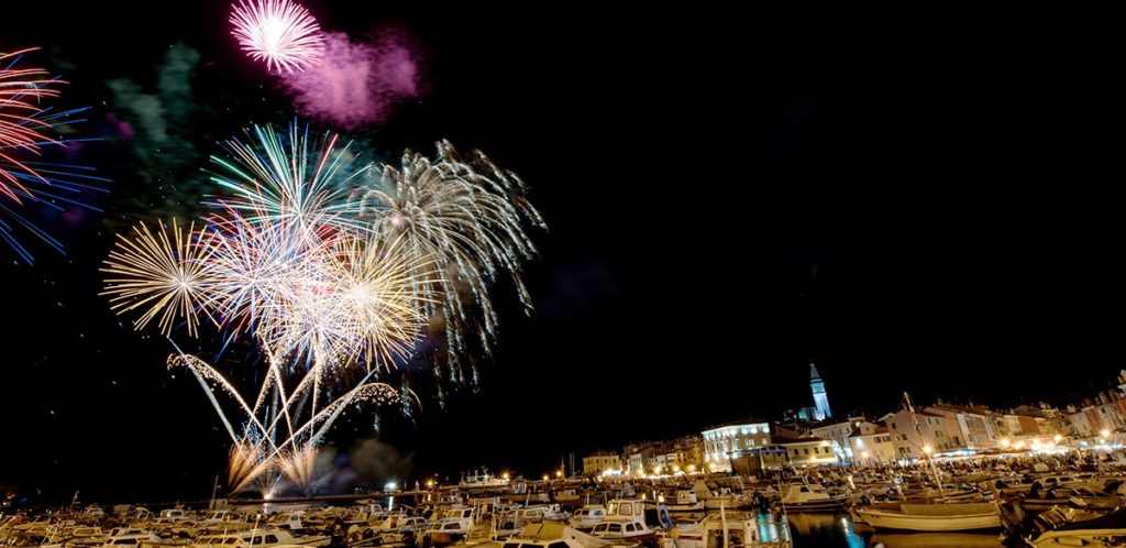 Rovinj - Chorvátsko, ohňostroj Dovolenka Chorvátsko