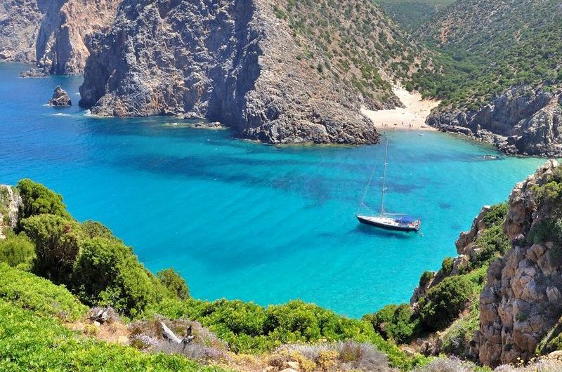 najkrajšie pláže na Sardínii, pláž Cala Domestica, dovolenka Sardínia