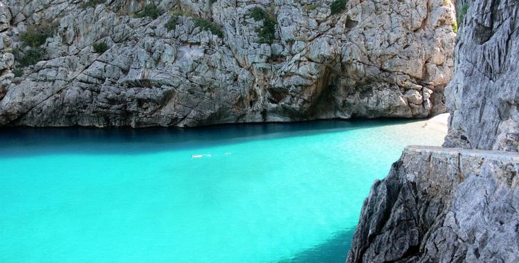 pláž sa calobra dovolenka mallorca najkrajšie pláže