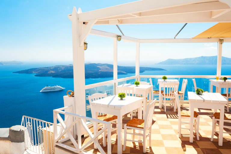 Čaká vás dovolenka na Santorini? Prinášame vám tipy na TOP 15 reštaurácií ostrova!