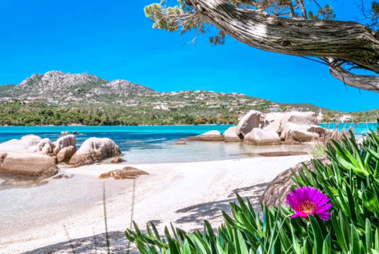 Na najkrajšie pláže Sardínie sa dostaneme už za pár eur + tipy ako kúpiť lacné letenky!